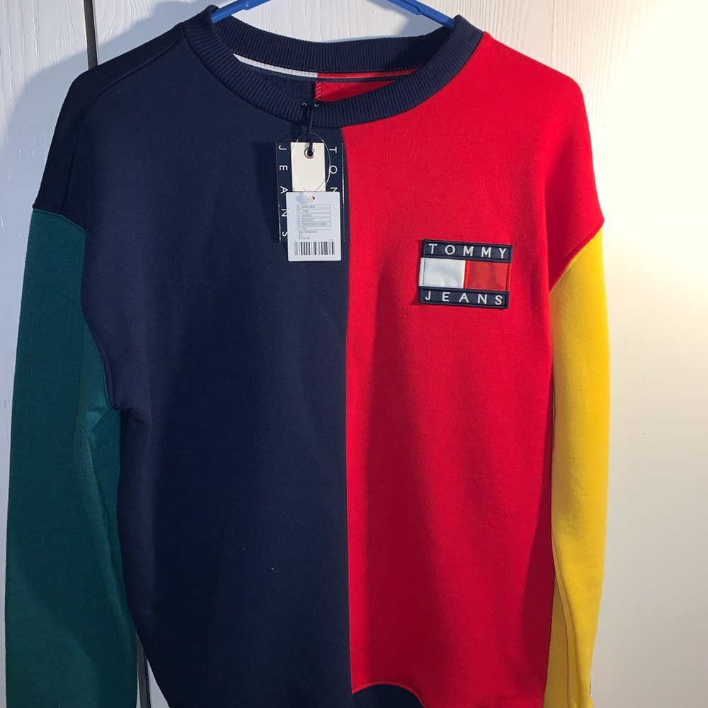 **SOLD** Tommy Hilfiger Sweatshirt Women’s